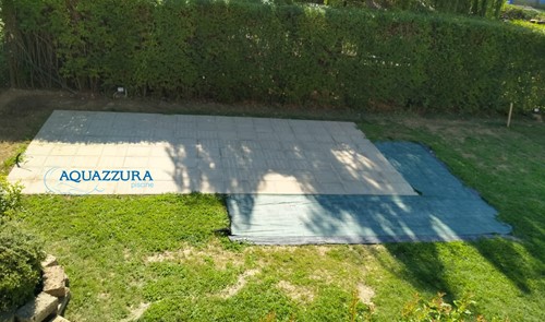 40.Platea in cemento. Platea in cemento creata appositamente per evitare di vedere la piscina storta o spanciata nel tempo. 