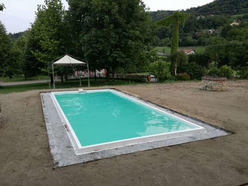 1 Piscina funzionante . Dopo tre giorni dal posizionamento la piscina può essere utilizzata in attesa della sistemazione generale del giardino .
